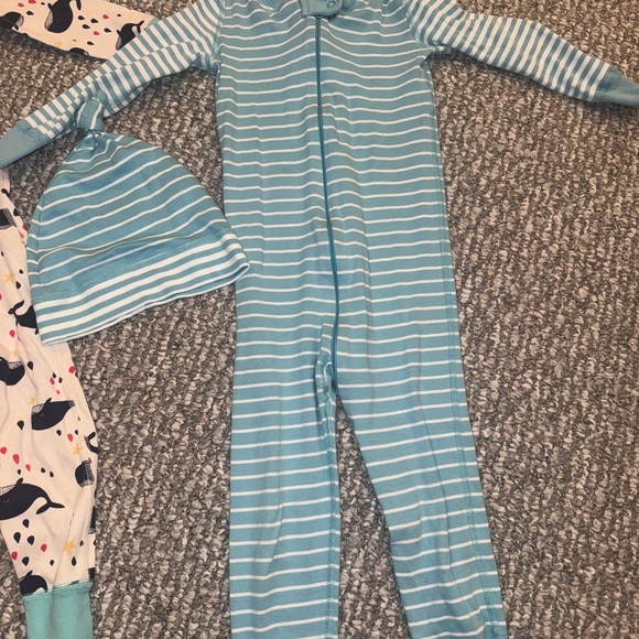 Hanna Andersson zipped sleepers and hats - Picture 3 of 3